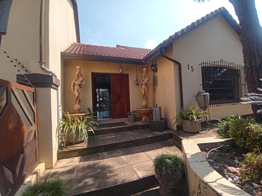 4 Bedroom Property for Sale in Glenvista Gauteng