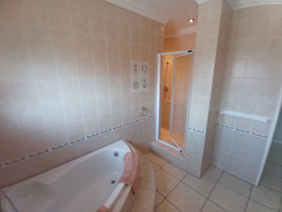 4 Bedroom Property for Sale in Glenvista Gauteng