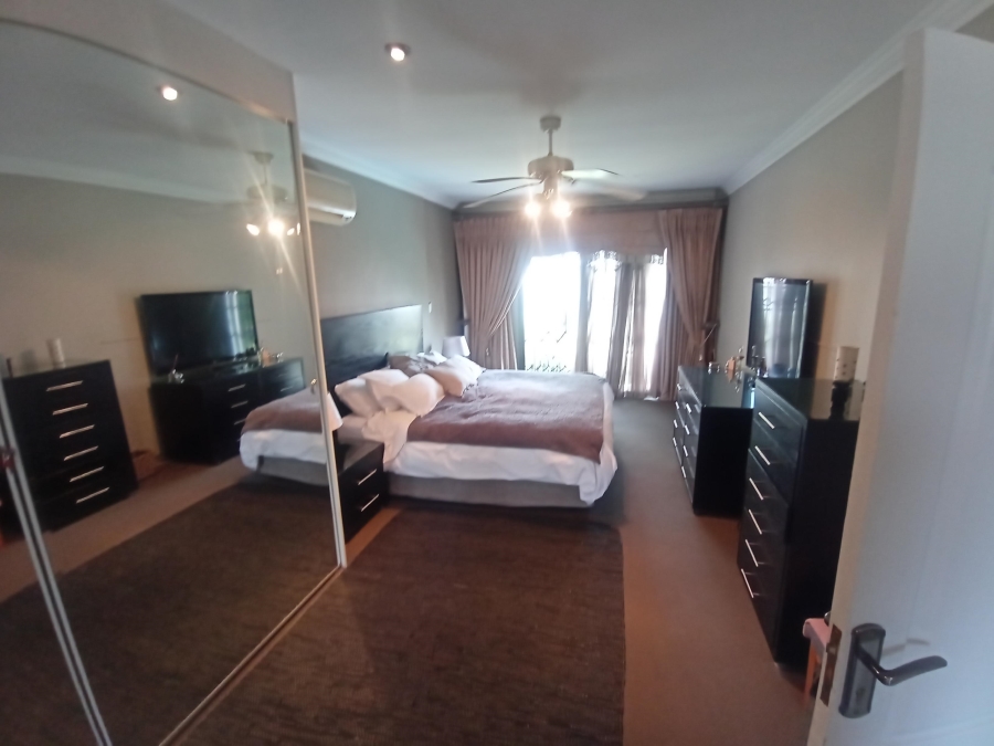 4 Bedroom Property for Sale in Glenvista Gauteng