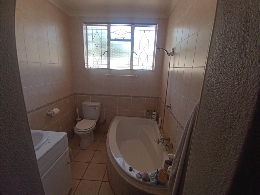 4 Bedroom Property for Sale in Glenvista Gauteng