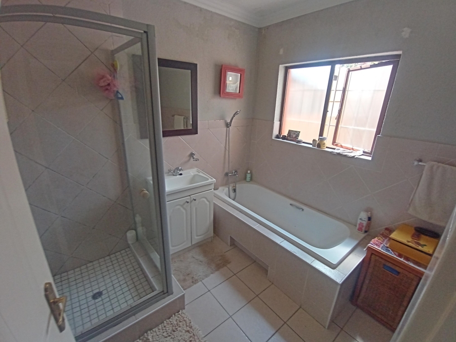 2 Bedroom Property for Sale in Oakdene Gauteng