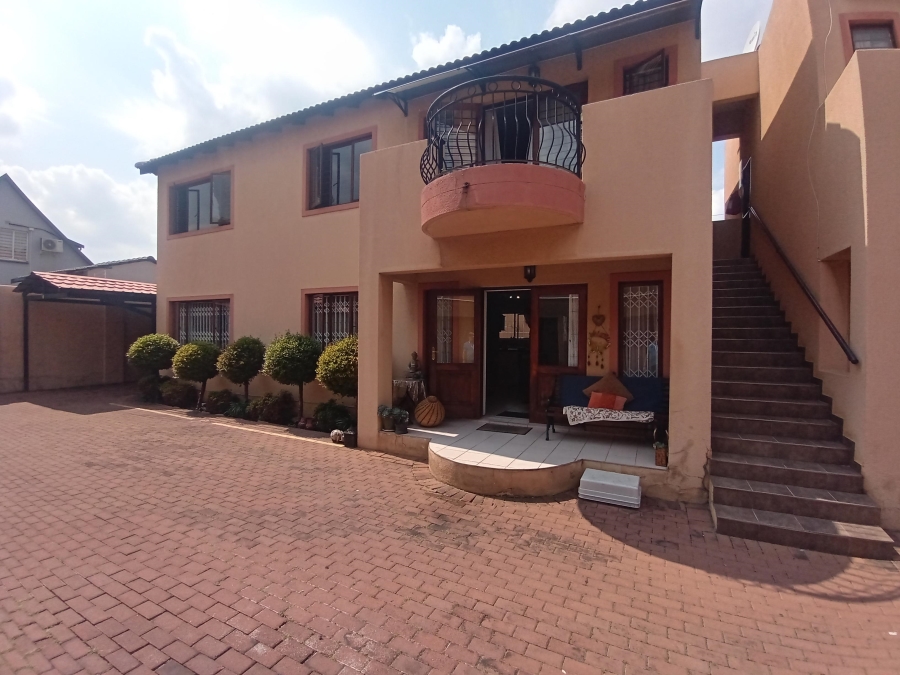 2 Bedroom Property for Sale in Oakdene Gauteng