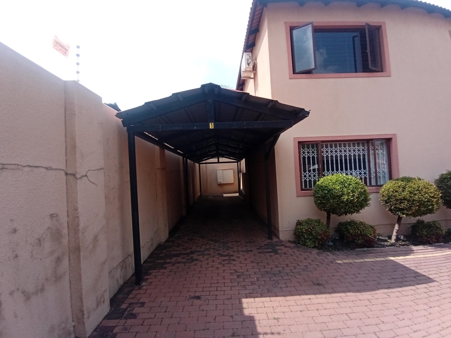 2 Bedroom Property for Sale in Oakdene Gauteng