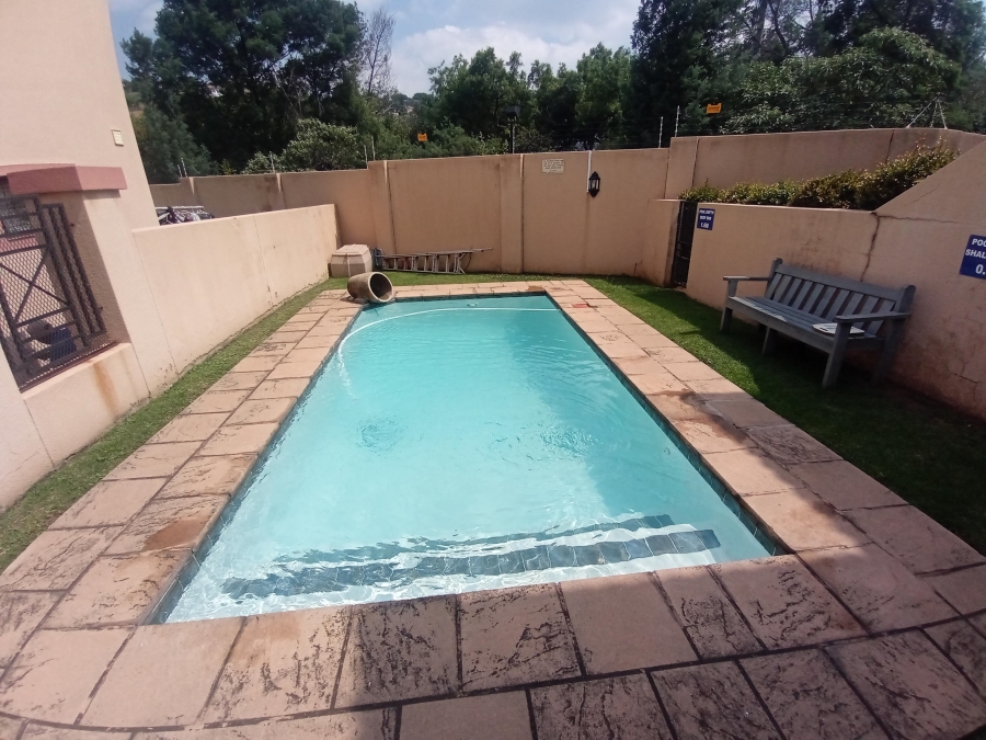 2 Bedroom Property for Sale in Oakdene Gauteng