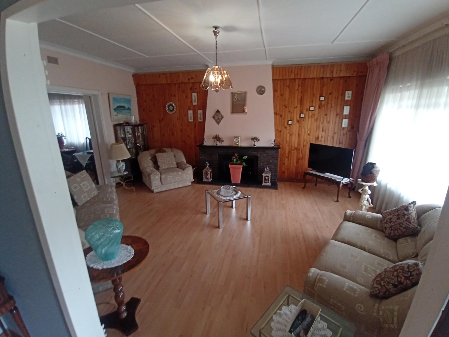 4 Bedroom Property for Sale in Linmeyer Gauteng