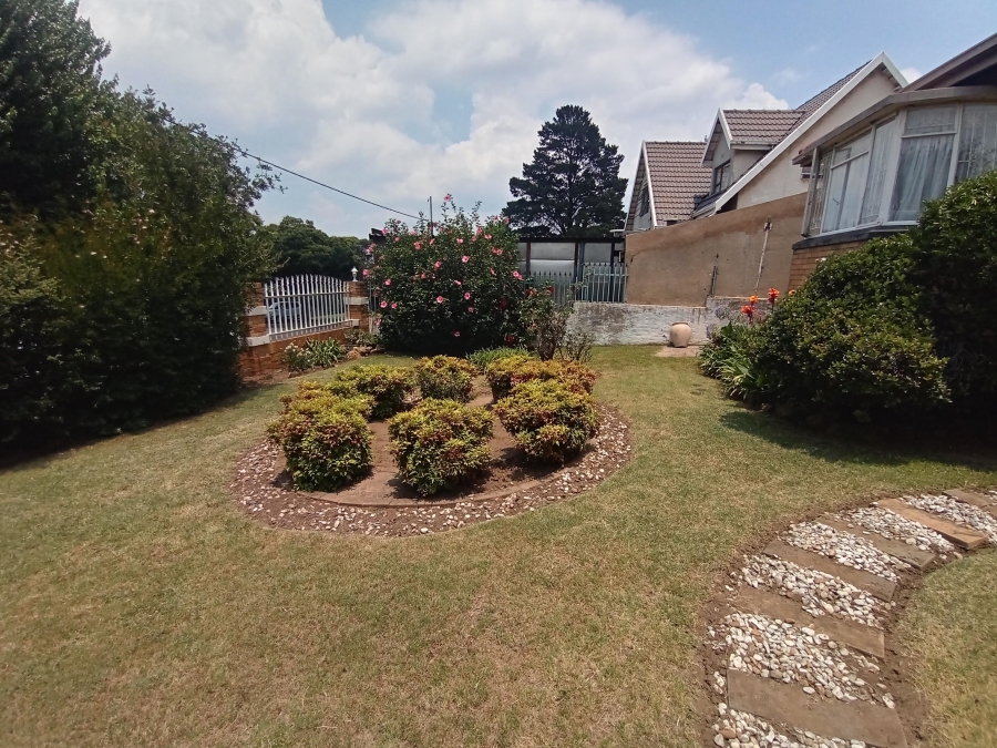 4 Bedroom Property for Sale in Linmeyer Gauteng