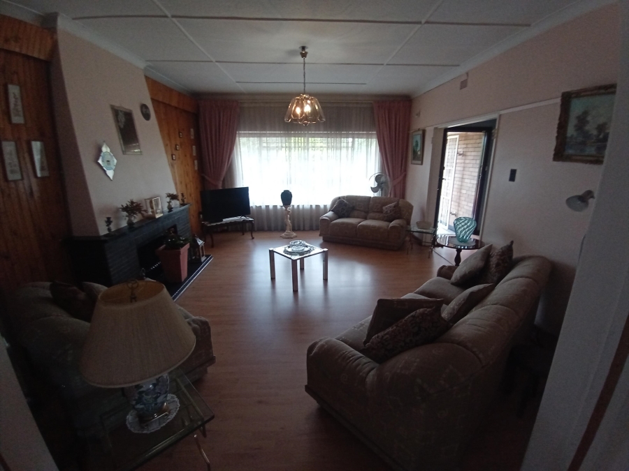 4 Bedroom Property for Sale in Linmeyer Gauteng