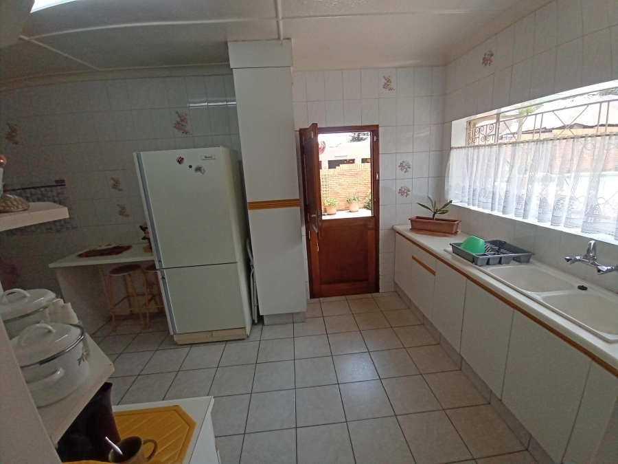 4 Bedroom Property for Sale in Linmeyer Gauteng