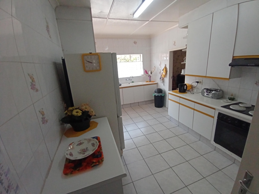 4 Bedroom Property for Sale in Linmeyer Gauteng