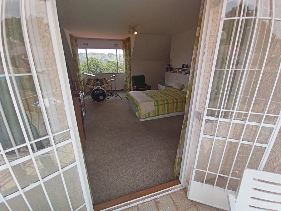 4 Bedroom Property for Sale in Linmeyer Gauteng