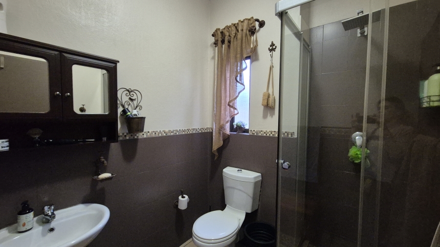 2 Bedroom Property for Sale in Sunnyrock Gauteng