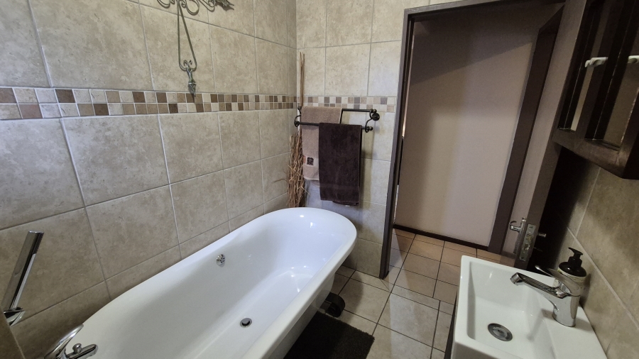 2 Bedroom Property for Sale in Sunnyrock Gauteng