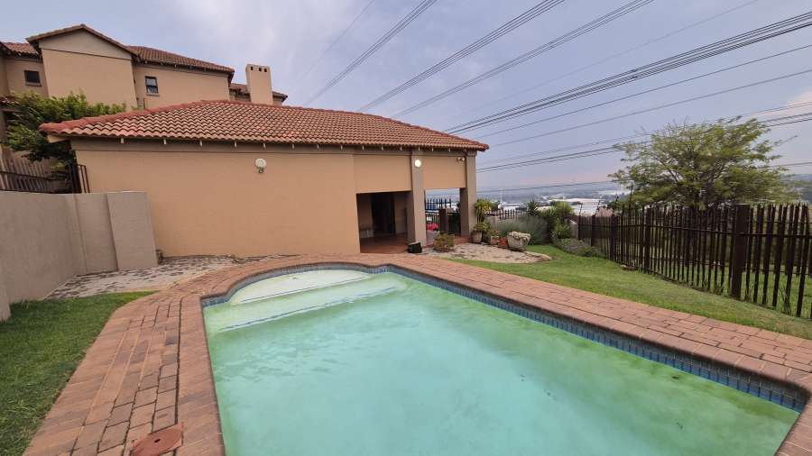 2 Bedroom Property for Sale in Sunnyrock Gauteng