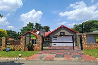 4 Bedroom Property for Sale in Brackendowns Gauteng