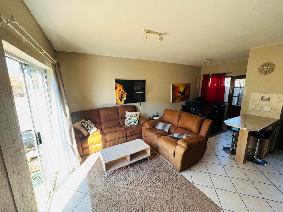 To Let 2 Bedroom Property for Rent in Country View Estate Gauteng