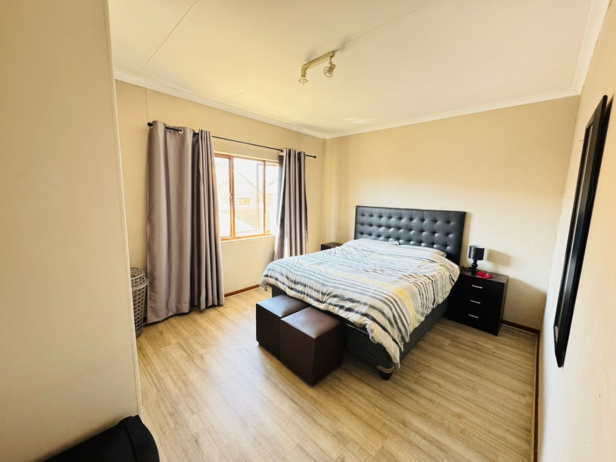 To Let 2 Bedroom Property for Rent in Country View Estate Gauteng