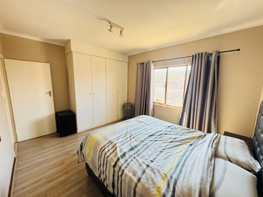 To Let 2 Bedroom Property for Rent in Country View Estate Gauteng