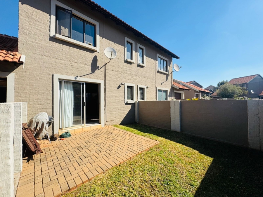 To Let 2 Bedroom Property for Rent in Country View Estate Gauteng