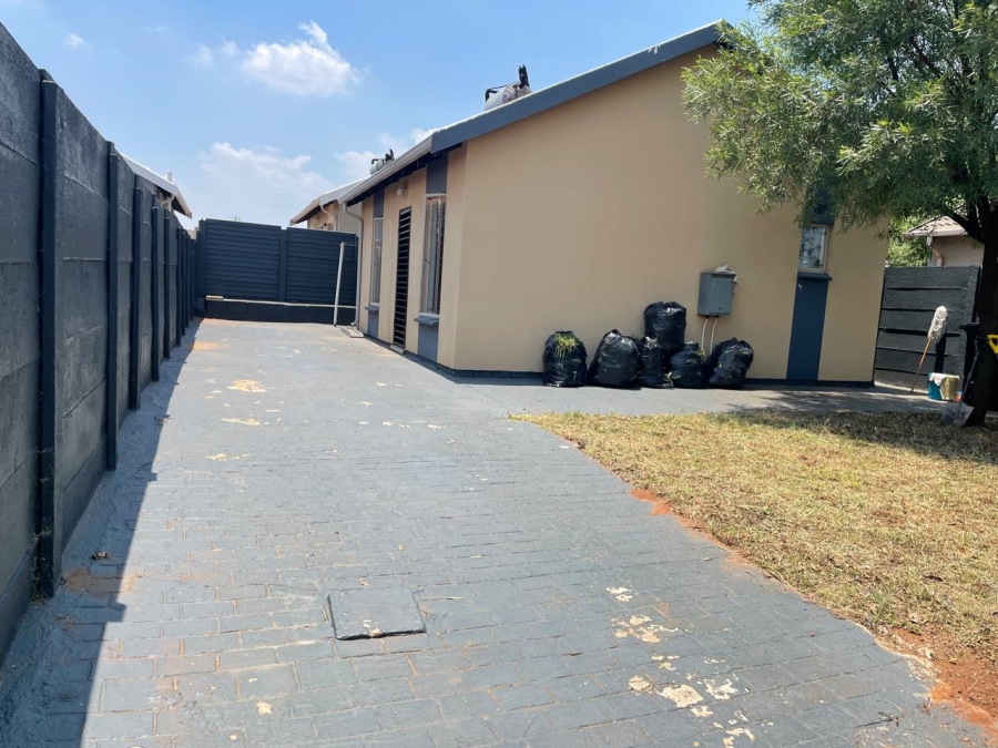 2 Bedroom Property for Sale in Sky City Gauteng
