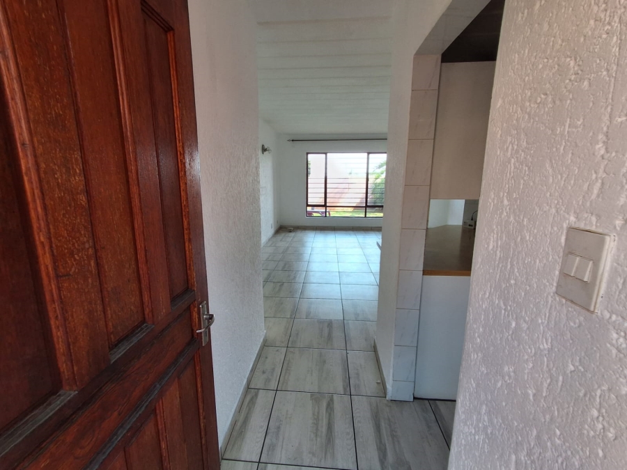 2 Bedroom Property for Sale in Little Falls Gauteng