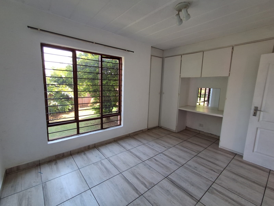 2 Bedroom Property for Sale in Little Falls Gauteng