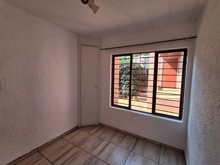 2 Bedroom Property for Sale in Little Falls Gauteng