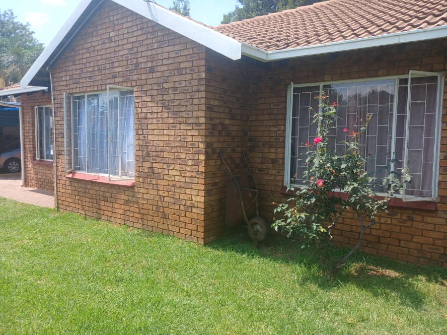 2 Bedroom Property for Sale in Wierda Park Gauteng