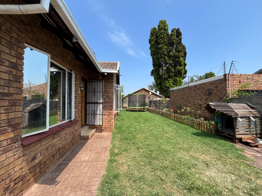 2 Bedroom Property for Sale in Wierda Park Gauteng
