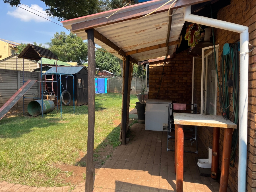 2 Bedroom Property for Sale in Wierda Park Gauteng