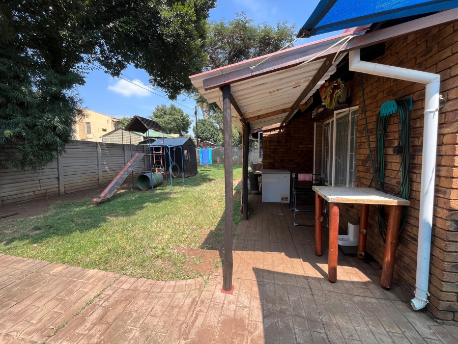 2 Bedroom Property for Sale in Wierda Park Gauteng