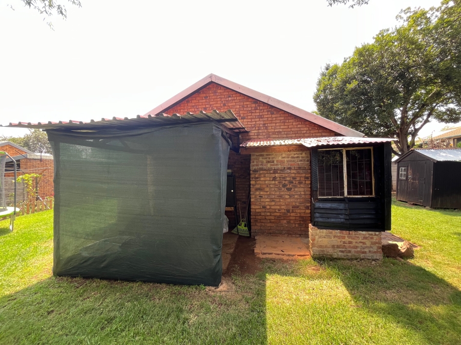 2 Bedroom Property for Sale in Wierda Park Gauteng
