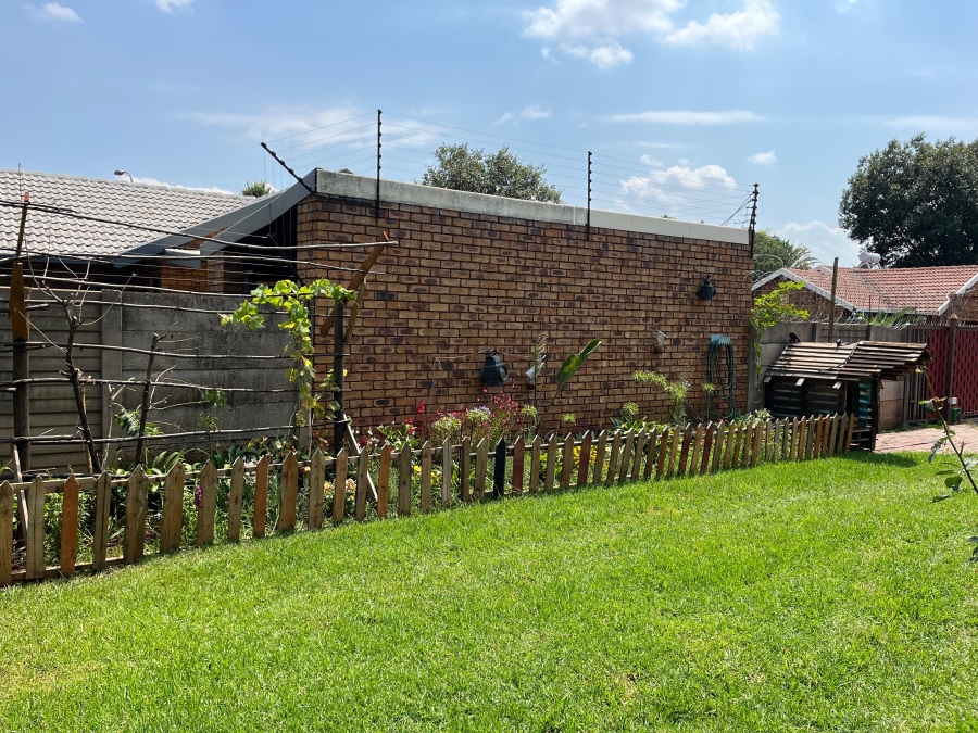 2 Bedroom Property for Sale in Wierda Park Gauteng