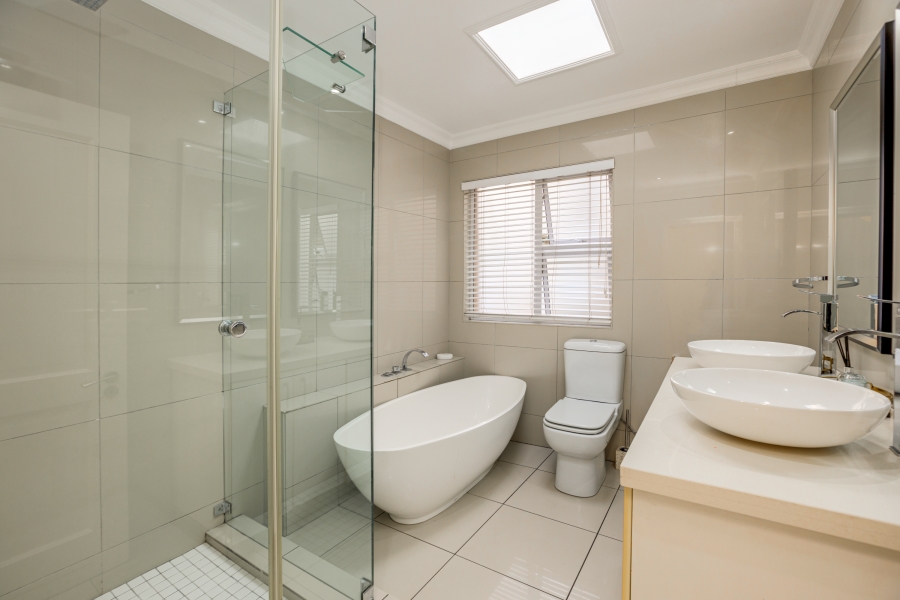 To Let 4 Bedroom Property for Rent in Dainfern Golf Estate Gauteng