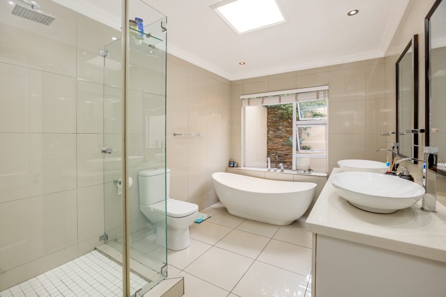 To Let 4 Bedroom Property for Rent in Dainfern Golf Estate Gauteng