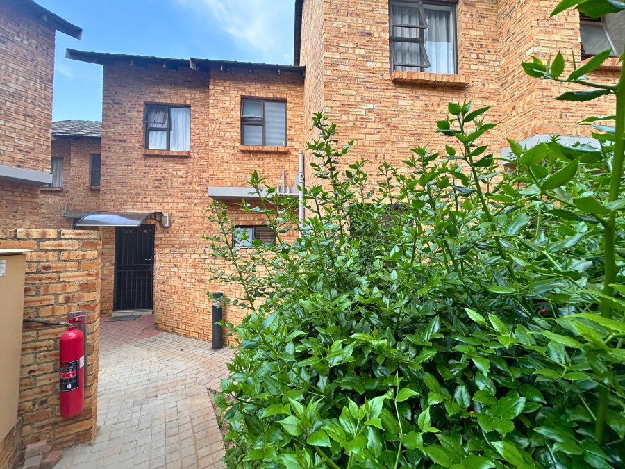 2 Bedroom Property for Sale in Amberfield Gauteng