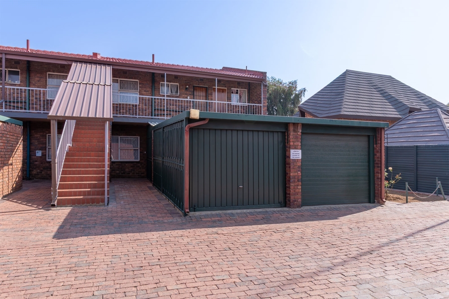 2 Bedroom Property for Sale in Dayanglen Gauteng