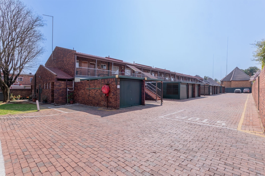 2 Bedroom Property for Sale in Dayanglen Gauteng