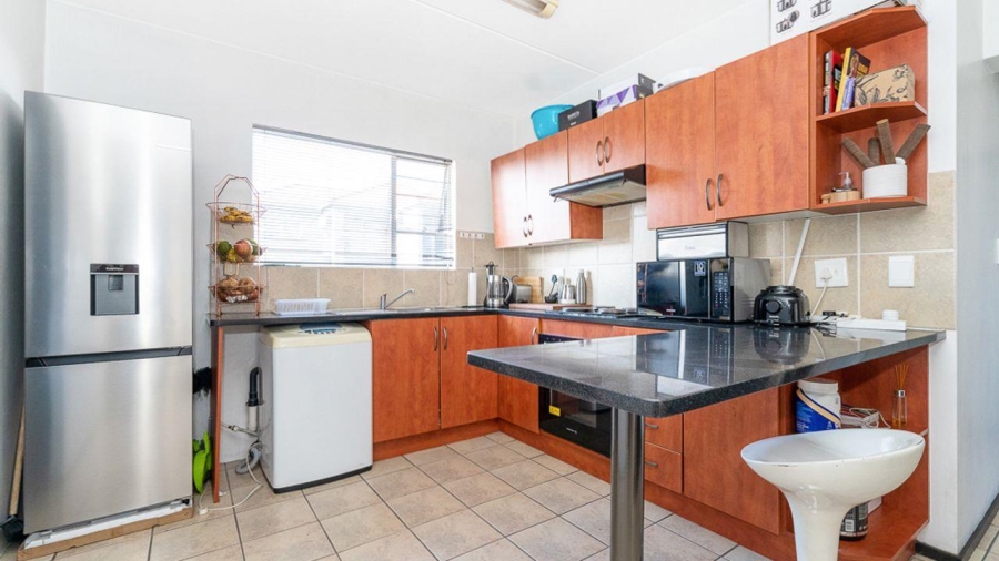 2 Bedroom Property for Sale in Bardene Gauteng