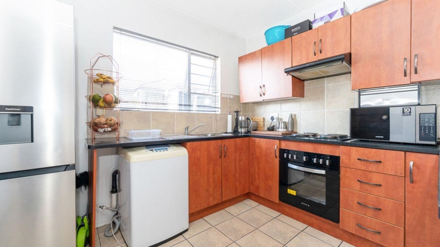 2 Bedroom Property for Sale in Bardene Gauteng