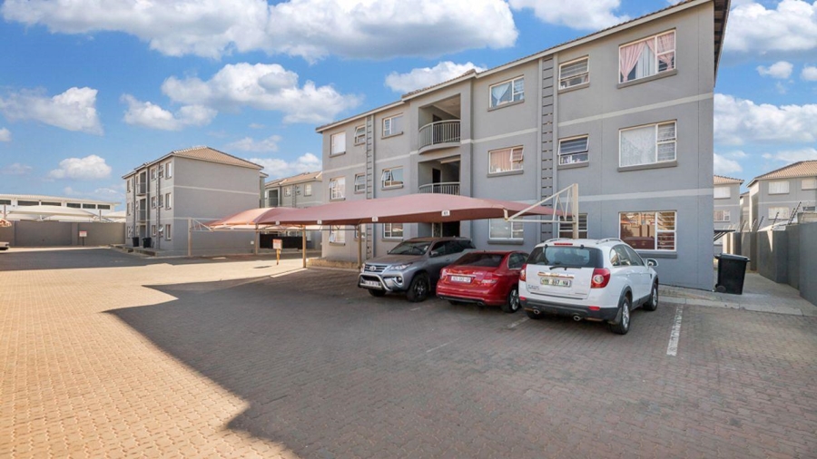2 Bedroom Property for Sale in Bardene Gauteng