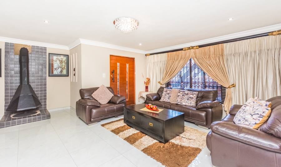 4 Bedroom Property for Sale in Meadowlands East Gauteng