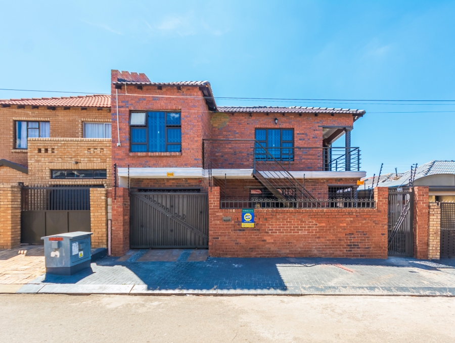 4 Bedroom Property for Sale in Meadowlands East Gauteng