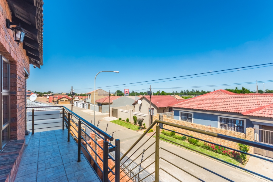 4 Bedroom Property for Sale in Meadowlands East Gauteng