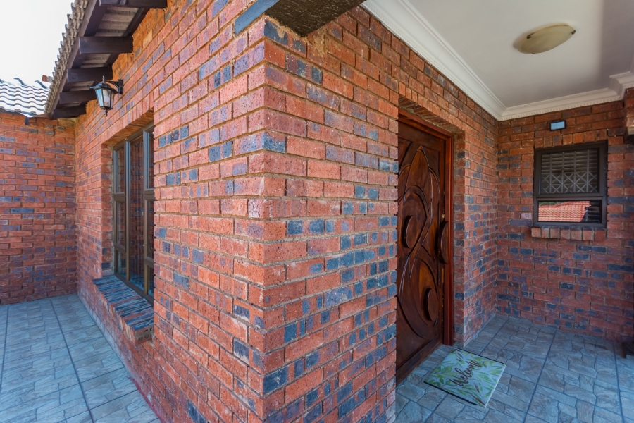 4 Bedroom Property for Sale in Meadowlands East Gauteng