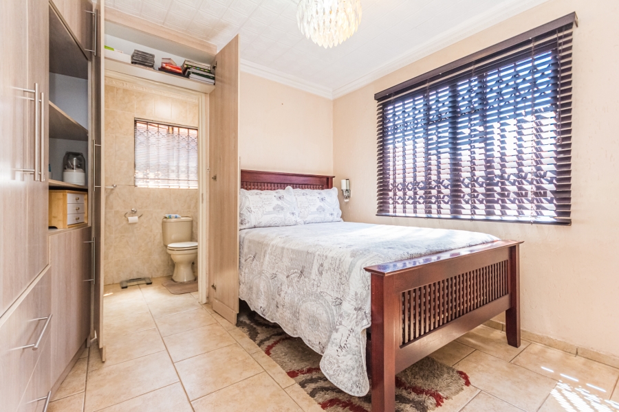 4 Bedroom Property for Sale in Meadowlands East Gauteng