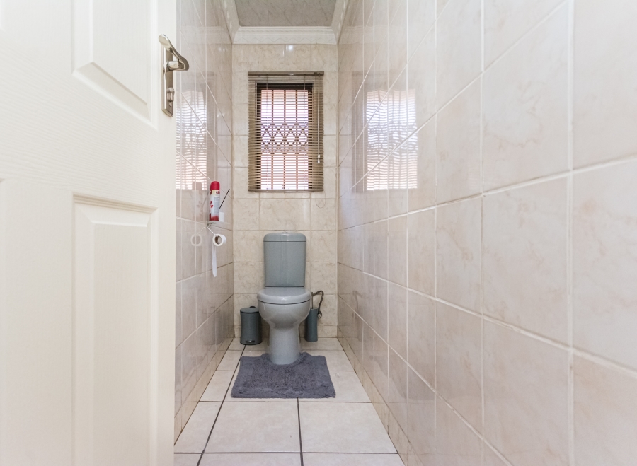 4 Bedroom Property for Sale in Meadowlands East Gauteng