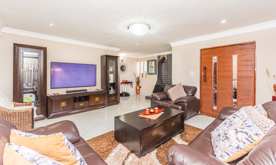 4 Bedroom Property for Sale in Meadowlands East Gauteng