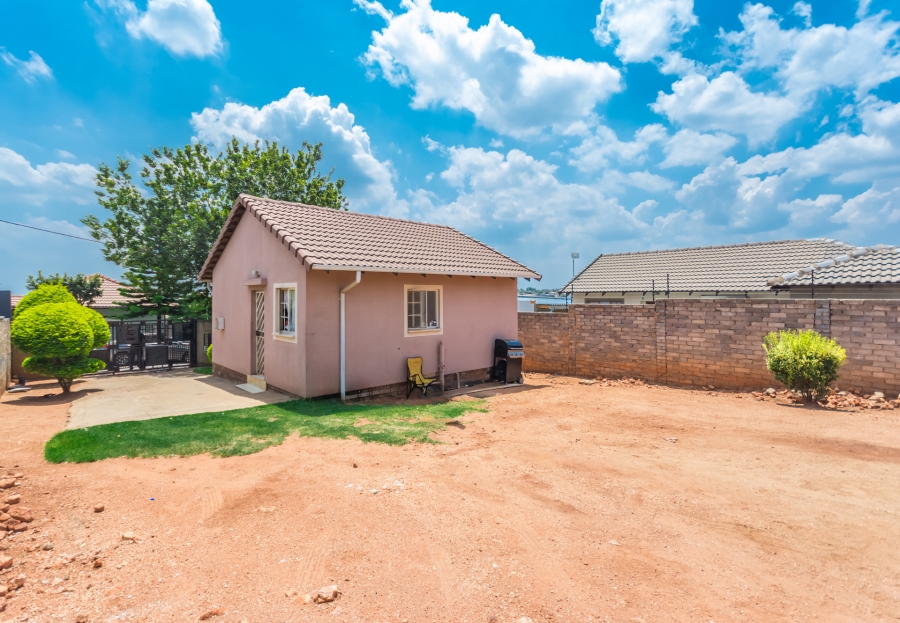 2 Bedroom Property for Sale in Cosmo City Gauteng