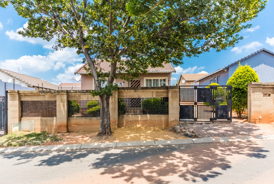 2 Bedroom Property for Sale in Cosmo City Gauteng