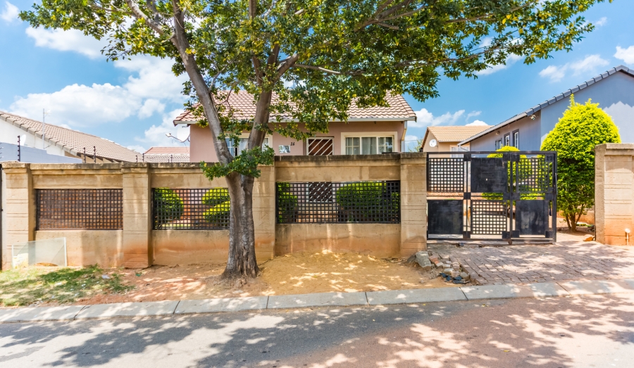 2 Bedroom Property for Sale in Cosmo City Gauteng